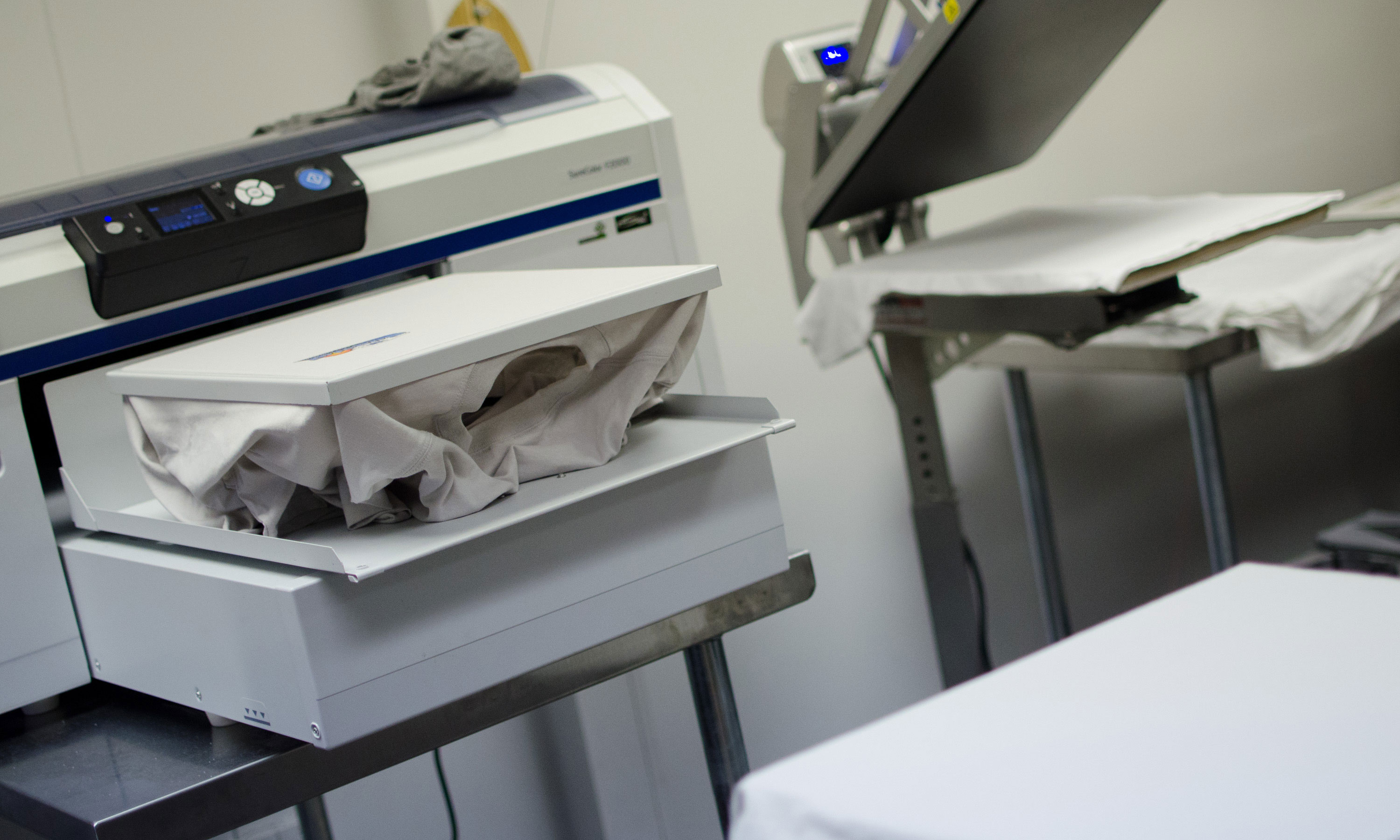 Direct-to-Garment printer and heatpress with t-shirts